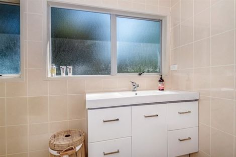 Photo of property in 31 Lingham Crescent, Torbay, Auckland, 0630