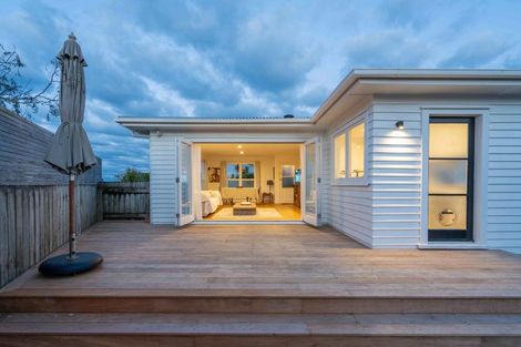 Photo of property in 24 Tramway Road, Beach Haven, Auckland, 0626