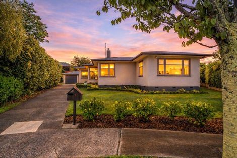 Photo of property in 11 Athlone Place, Hokowhitu, Palmerston North, 4410