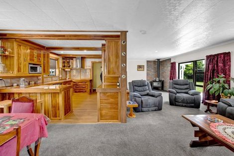 Photo of property in 244 Maata Road, Eltham, 4398