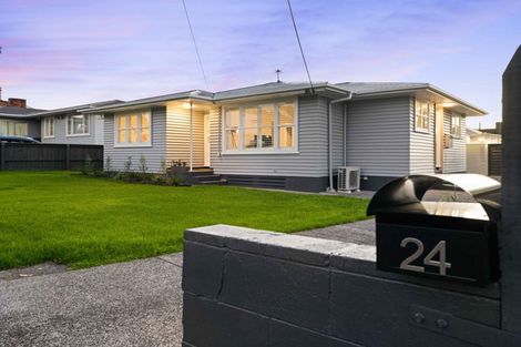 Photo of property in 24 Cobham Crescent, Kelston, Auckland, 0602