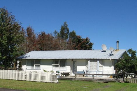 Photo of property in 13 St Catherine Crescent, West Harbour, Auckland, 0618