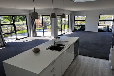 Photo of property in 54 Stratford Drive, Mount Pisa, Cromwell, 9383