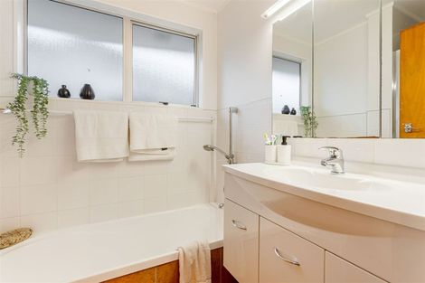 Photo of property in 8 Sari Place, Massey, Auckland, 0614