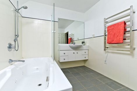 Photo of property in 46 Vintage Drive, Henderson, Auckland, 0612