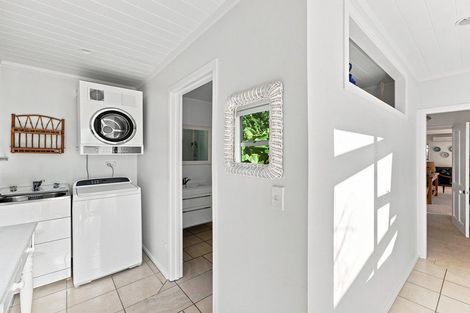 Photo of property in 29 Donnelly Street, Oakura, 4314