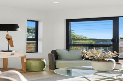 Photo of property in 8a Stanley Avenue, Milford, Auckland, 0620