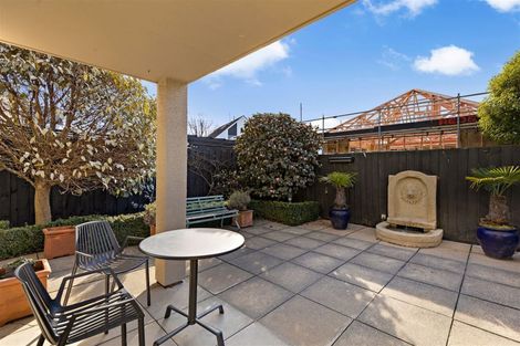 Photo of property in 77 Holly Road, St Albans, Christchurch, 8014