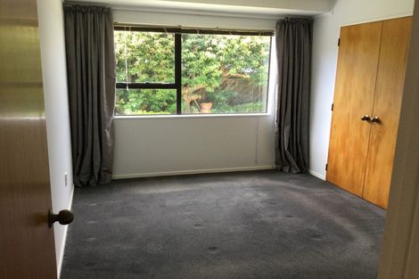 Photo of property in 1/7 Vardon Road, Green Bay, Auckland, 0604
