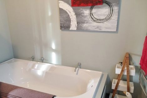 Photo of property in 70 Kingston Street, Albert Town, Wanaka, 9305