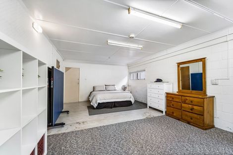 Photo of property in 28 Lydford Place, Glendene, Auckland, 0602