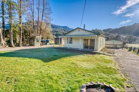 Photo of property in 142 Roa Road, Blackball, 7804