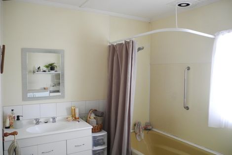 Photo of property in 8 Moorhouse Street, Waimate, 7924