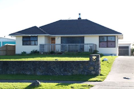 Photo of property in 30 Raglan Street, Mangere East, Auckland, 2024