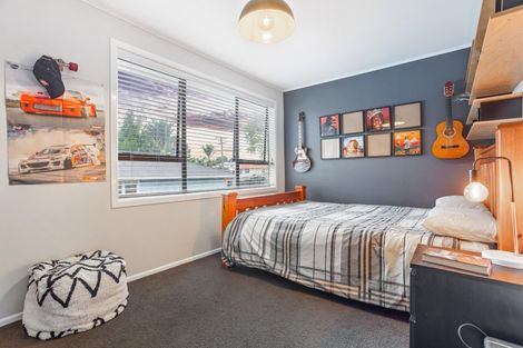 Photo of property in 20 Glen Marine Parade, Glendene, Auckland, 0602