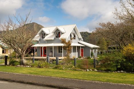 Photo of property in 5 Grey Street, Murchison, 7007