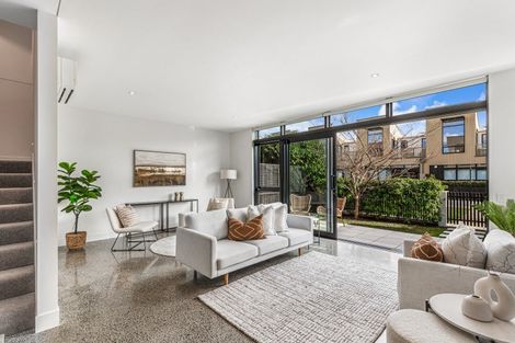 Photo of property in 6 Cochrane Road, Hobsonville, Auckland, 0616