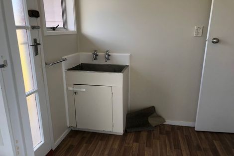 Photo of property in 30 Darren Crescent, Half Moon Bay, Auckland, 2012