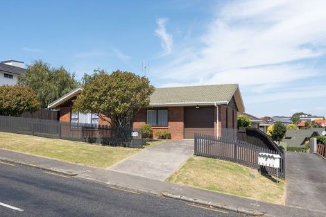 Photo of property in 1/50 Wellington Street, Howick, Auckland, 2014