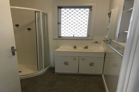 Photo of property in 8 Staveley Avenue, Mount Roskill, Auckland, 1041