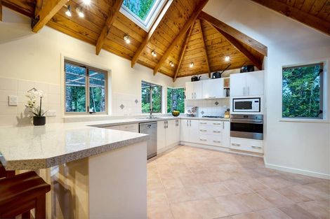 Photo of property in 19 Fawcett Road, Laingholm, Auckland, 0604