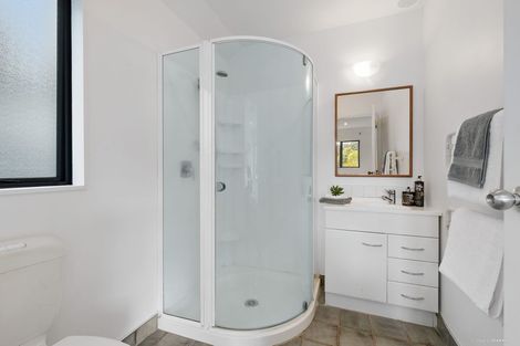 Photo of property in 15a Tallington Crescent, Torbay, Auckland, 0630