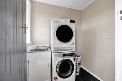 Photo of property in 15a Pratt Street, Waitara, 4320