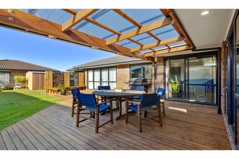 Photo of property in 12 Whitford Place, Rototuna North, Hamilton, 3210