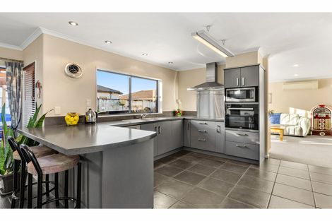 Photo of property in 12 Whitford Place, Rototuna North, Hamilton, 3210