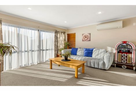 Photo of property in 12 Whitford Place, Rototuna North, Hamilton, 3210