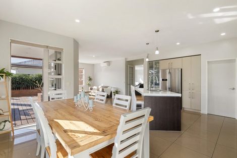 Photo of property in 4 Laurel Oak Drive, Schnapper Rock, Auckland, 0632