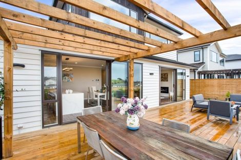 Photo of property in 17 Tawatawa Street, Long Bay, Auckland, 0630