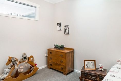 Photo of property in 7 Burns Street, Westown, New Plymouth, 4310