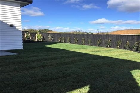 Photo of property in 27 Syd Grant Crescent, Orewa, 0931