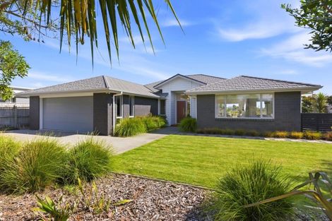 Photo of property in 11 Taranui Way, Paraparaumu Beach, Paraparaumu, 5032