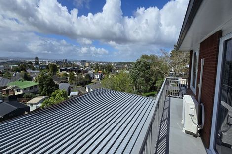 Photo of property in 12 Ruawai Road, Mount Wellington, Auckland, 1060