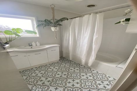 Photo of property in 10a Hatton Road, Orewa, 0931