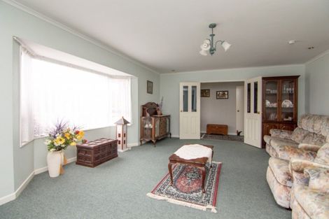 Photo of property in 14 Rosebank Avenue, Kelvin Grove, Palmerston North, 4414