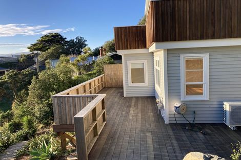 Photo of property in 33 Hungerford Road, Lyall Bay, Wellington, 6022