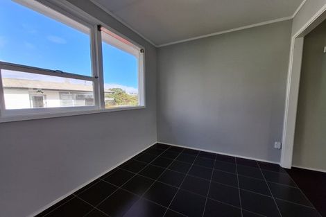 Photo of property in 1/23 Drome View Place, Beach Haven, Auckland, 0626