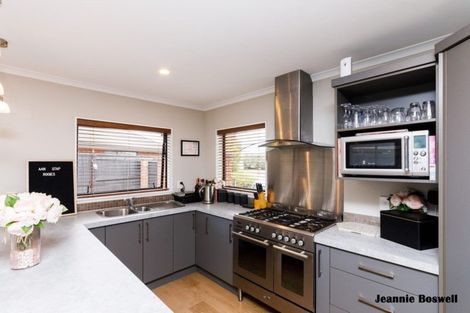 Photo of property in 40 Tennyson Avenue, Kelvin Grove, Palmerston North, 4414