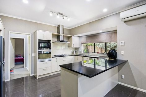 Photo of property in 1 Seresin Crescent, Flat Bush, Auckland, 2016