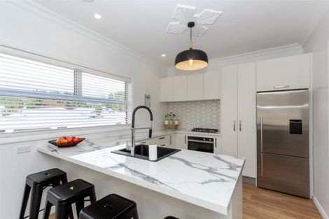 Photo of property in 27 Birdwood Avenue, Moturoa, New Plymouth, 4310