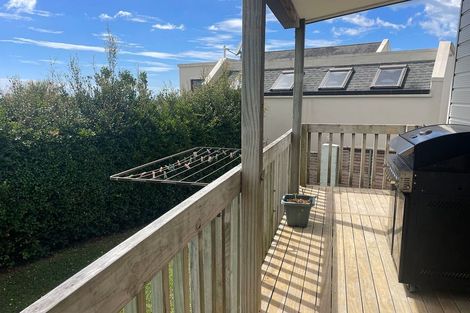 Photo of property in 121 Carlisle Road, Northcross, Auckland, 0632