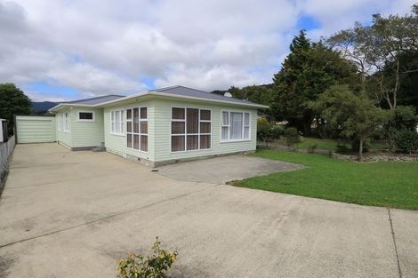 Photo of property in 4 Parkway, Wainuiomata, Lower Hutt, 5014