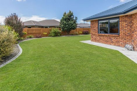 Photo of property in 5 Meridian Grove, Kelvin Grove, Palmerston North, 4414