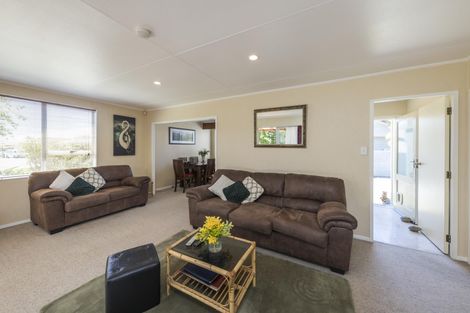 Photo of property in 129 Apollo Parade, Milson, Palmerston North, 4414