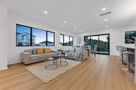 Photo of property in 27 Tannaghmore Drive, Flat Bush, 2019