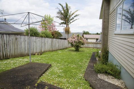 Photo of property in 6 Mcquarrie Avenue, Wattle Downs, Auckland, 2103