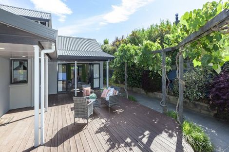 Photo of property in 2 Pukatea Close, Raumati Beach, Paraparaumu, 5032